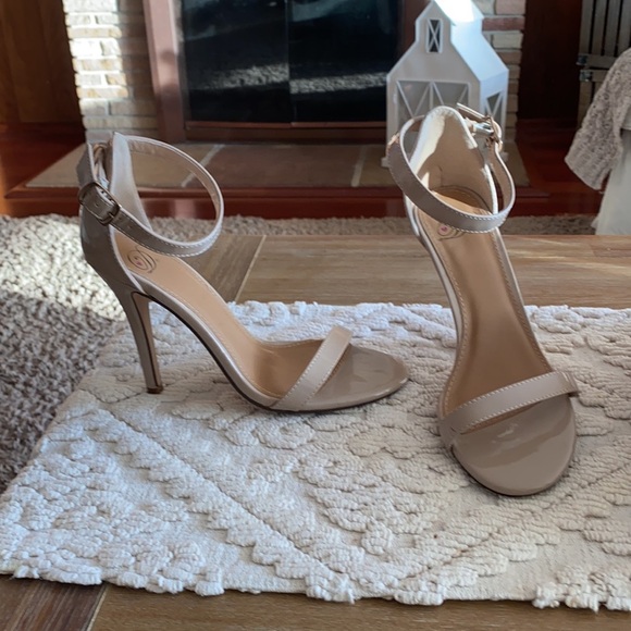 Heels - Picture 2 of 8